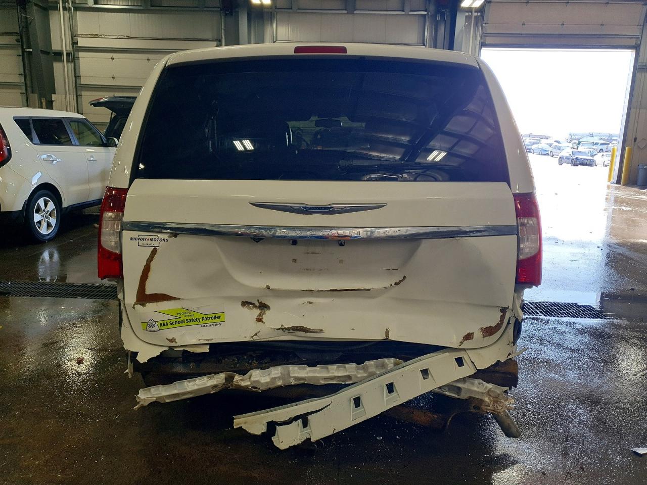 2012 CHRYSLER TOWN & COUNTRY TOURING photo 16