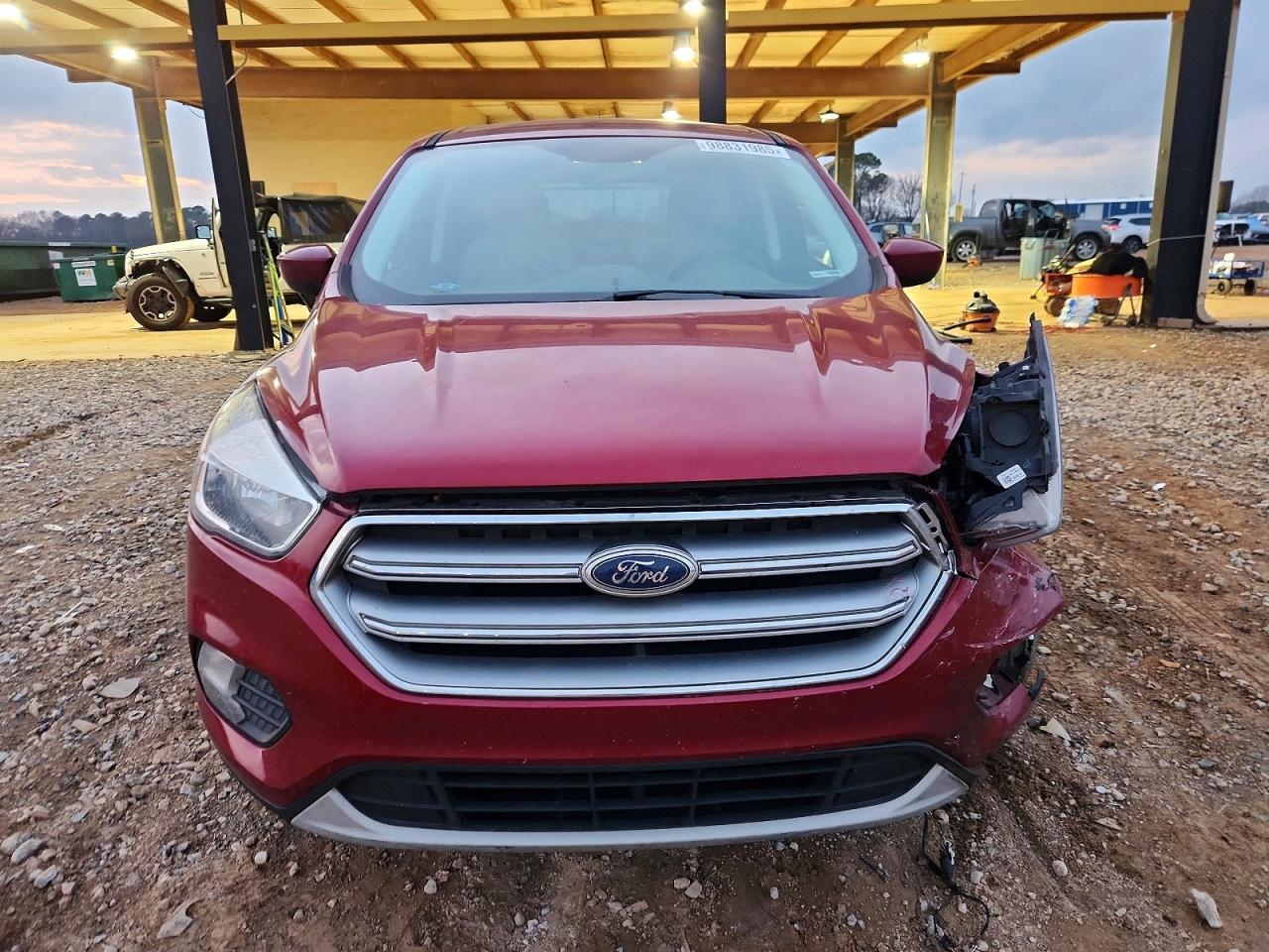 2017 FORD ESCAPE SE photo 5