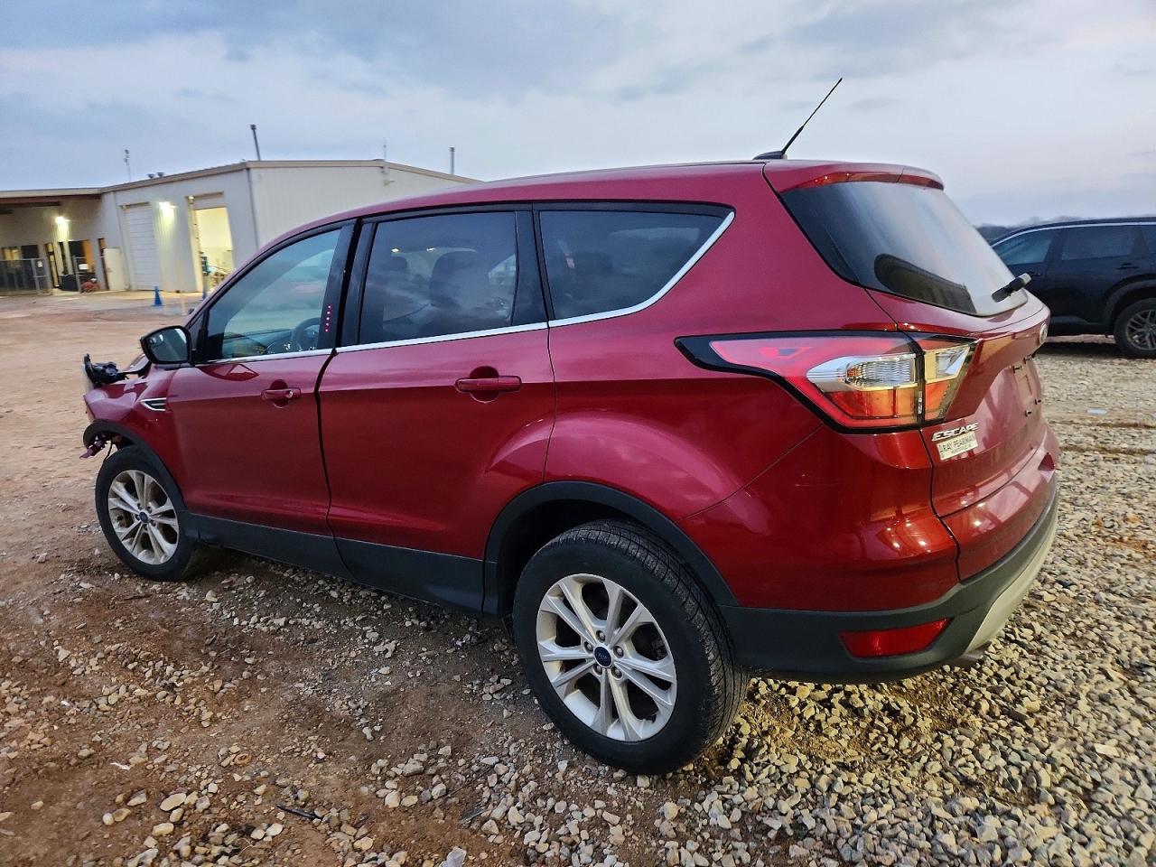 2017 FORD ESCAPE SE photo 2