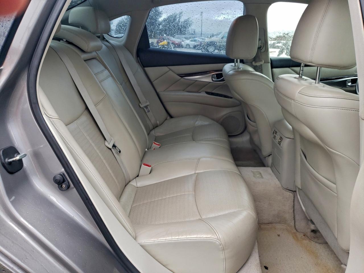 2012 INFINITI M37 photo 10