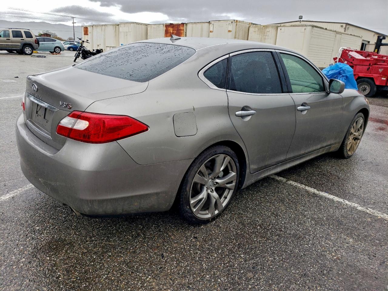 2012 INFINITI M37 photo 3