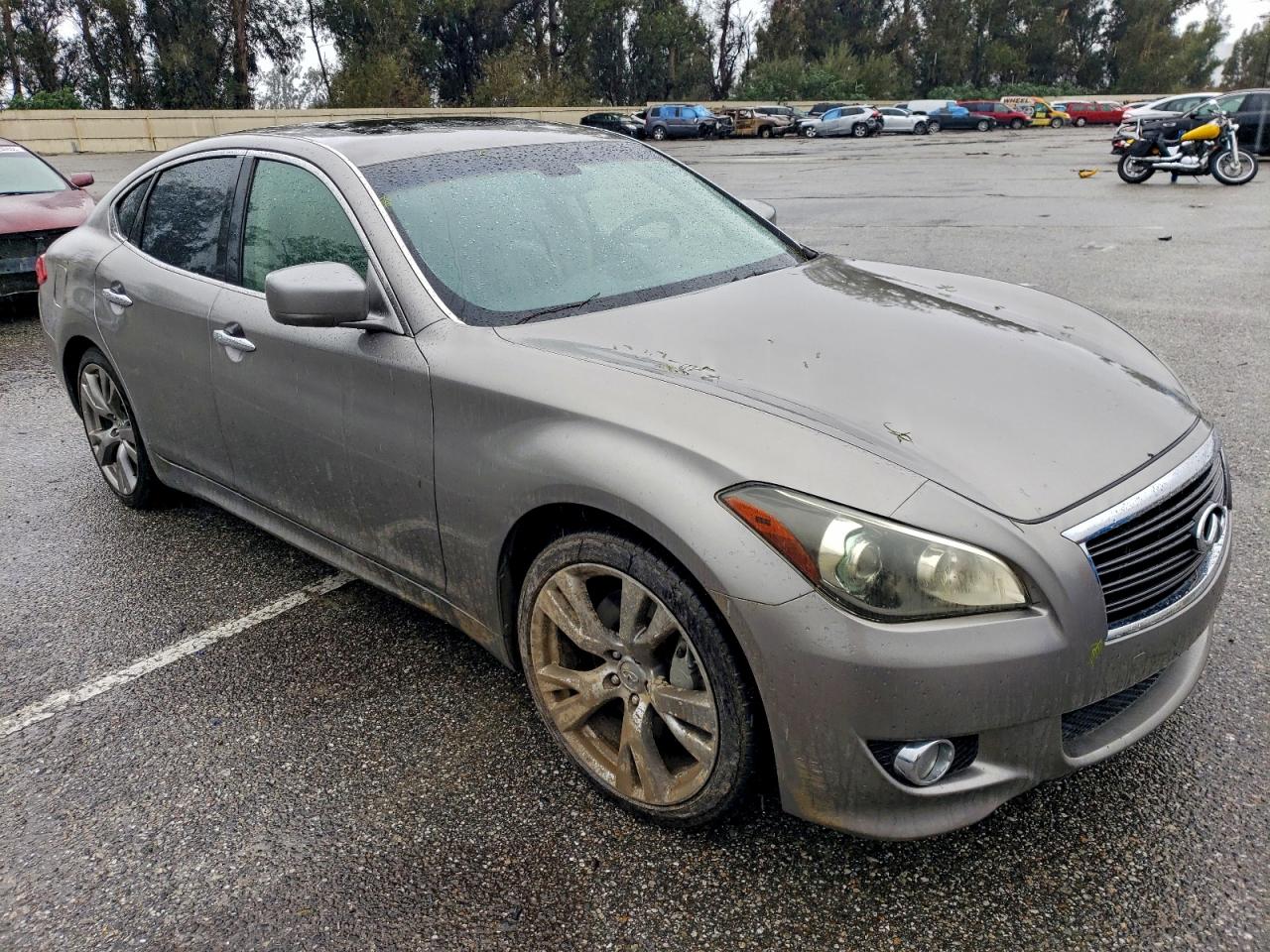 2012 INFINITI M37 photo 4