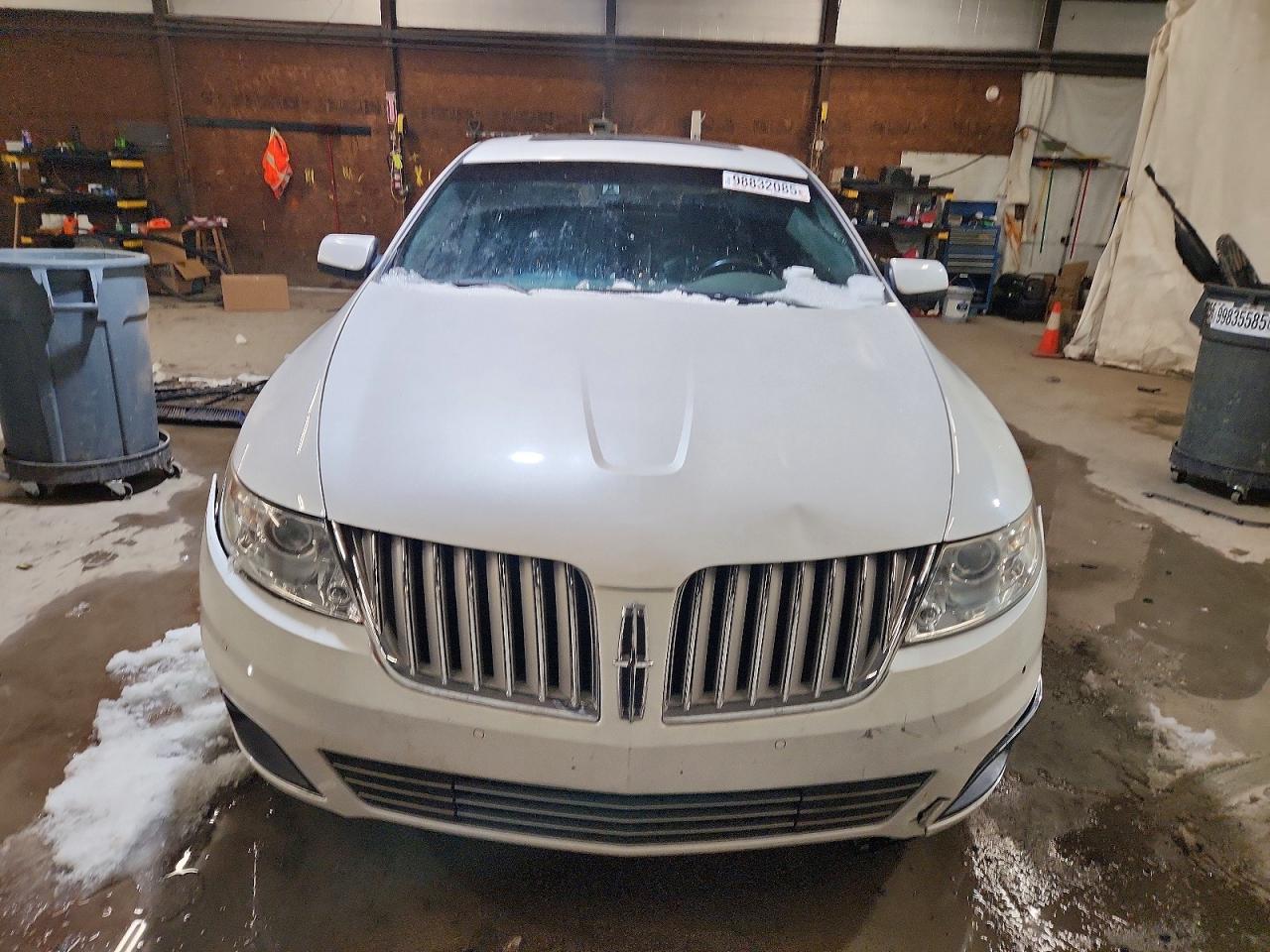 2012 LINCOLN MKS photo 5