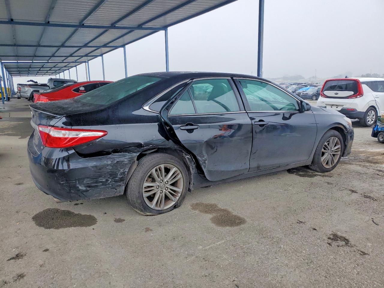 2017 TOYOTA CAMRY LE photo 3