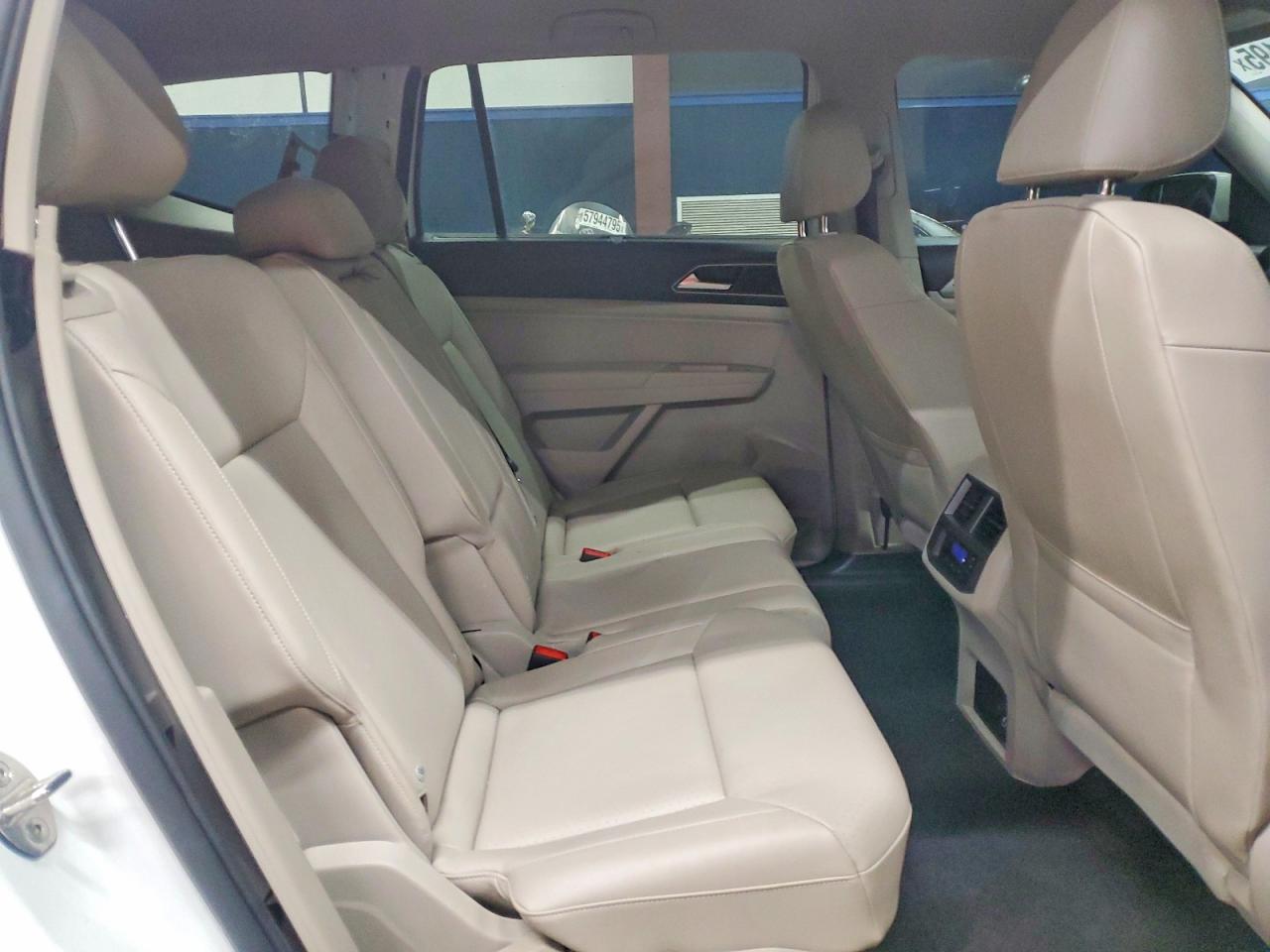 2018 VOLKSWAGEN ATLAS SE photo 11