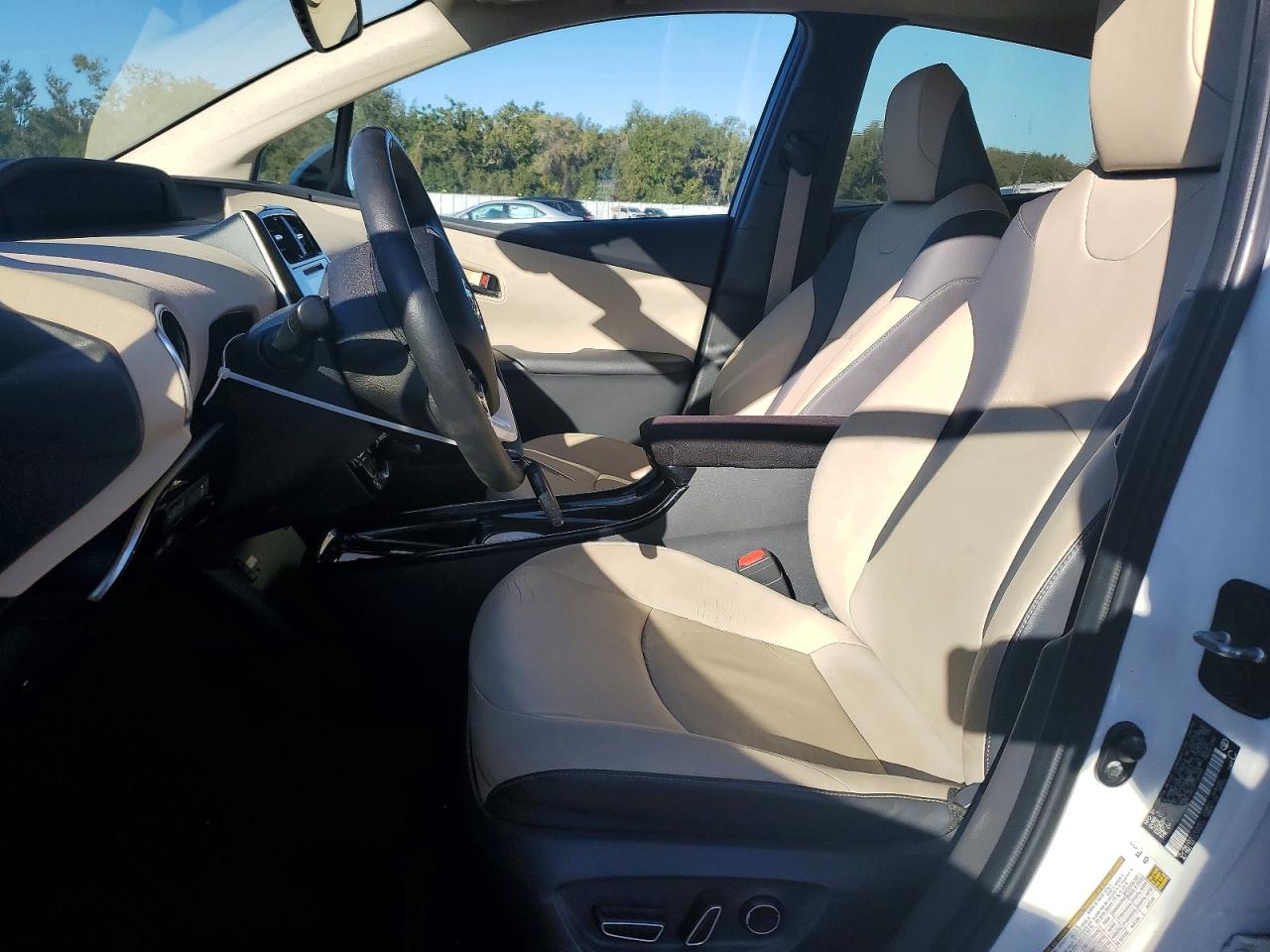 2016 TOYOTA PRIUS photo 7