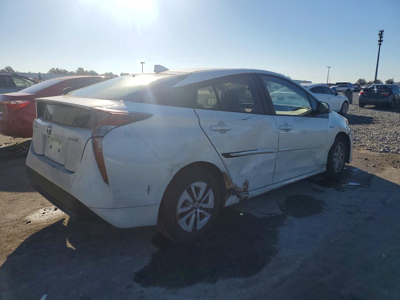 2016 TOYOTA PRIUS photo 3