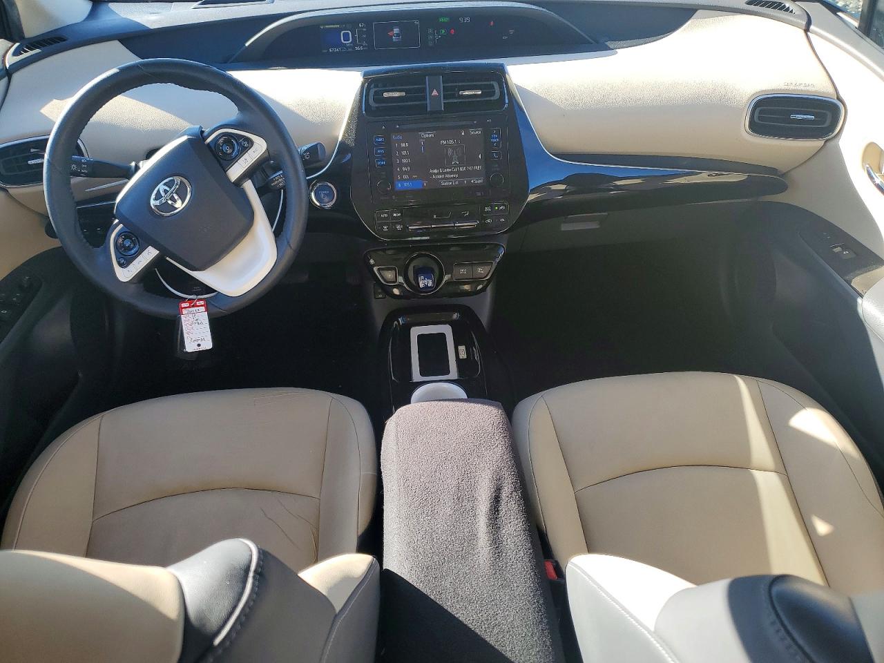2016 TOYOTA PRIUS photo 8