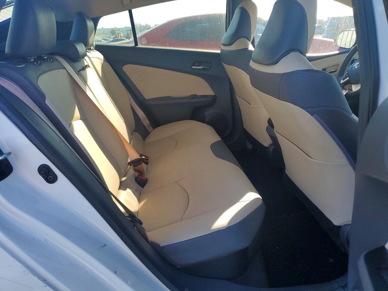 2016 TOYOTA PRIUS photo 10