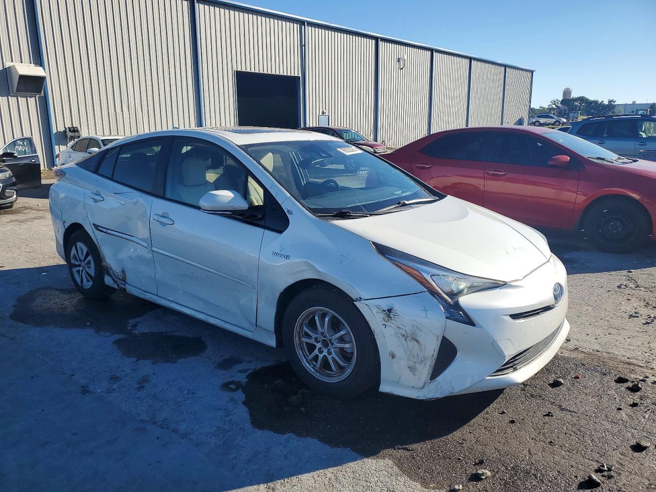 2016 TOYOTA PRIUS photo 4