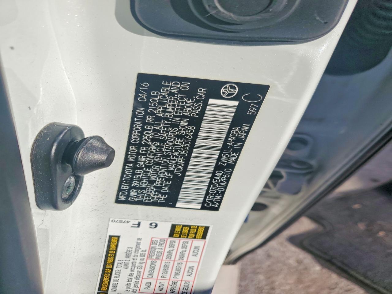 2016 TOYOTA PRIUS photo 12