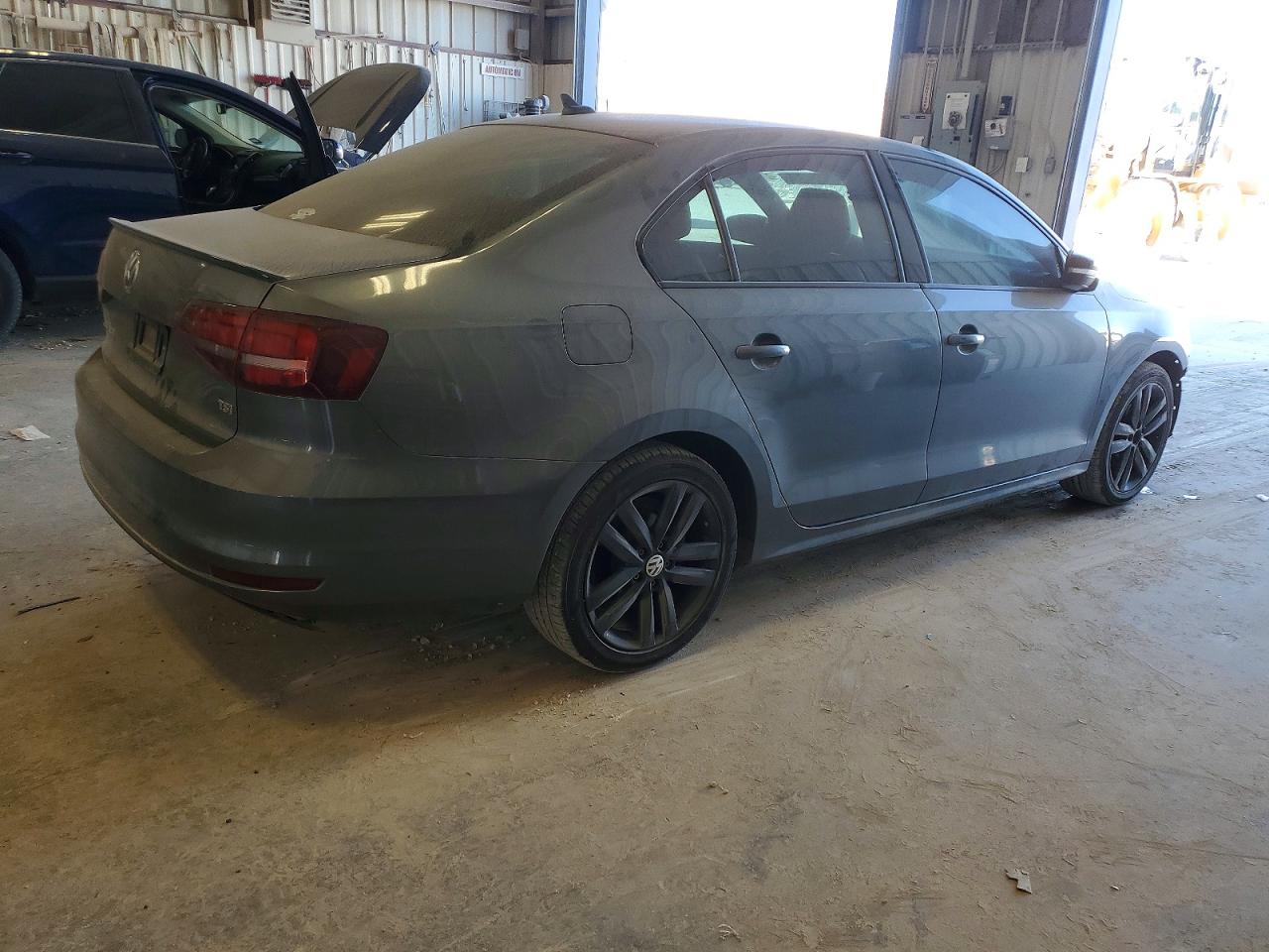2018 VOLKSWAGEN JETTA SPORT photo 3