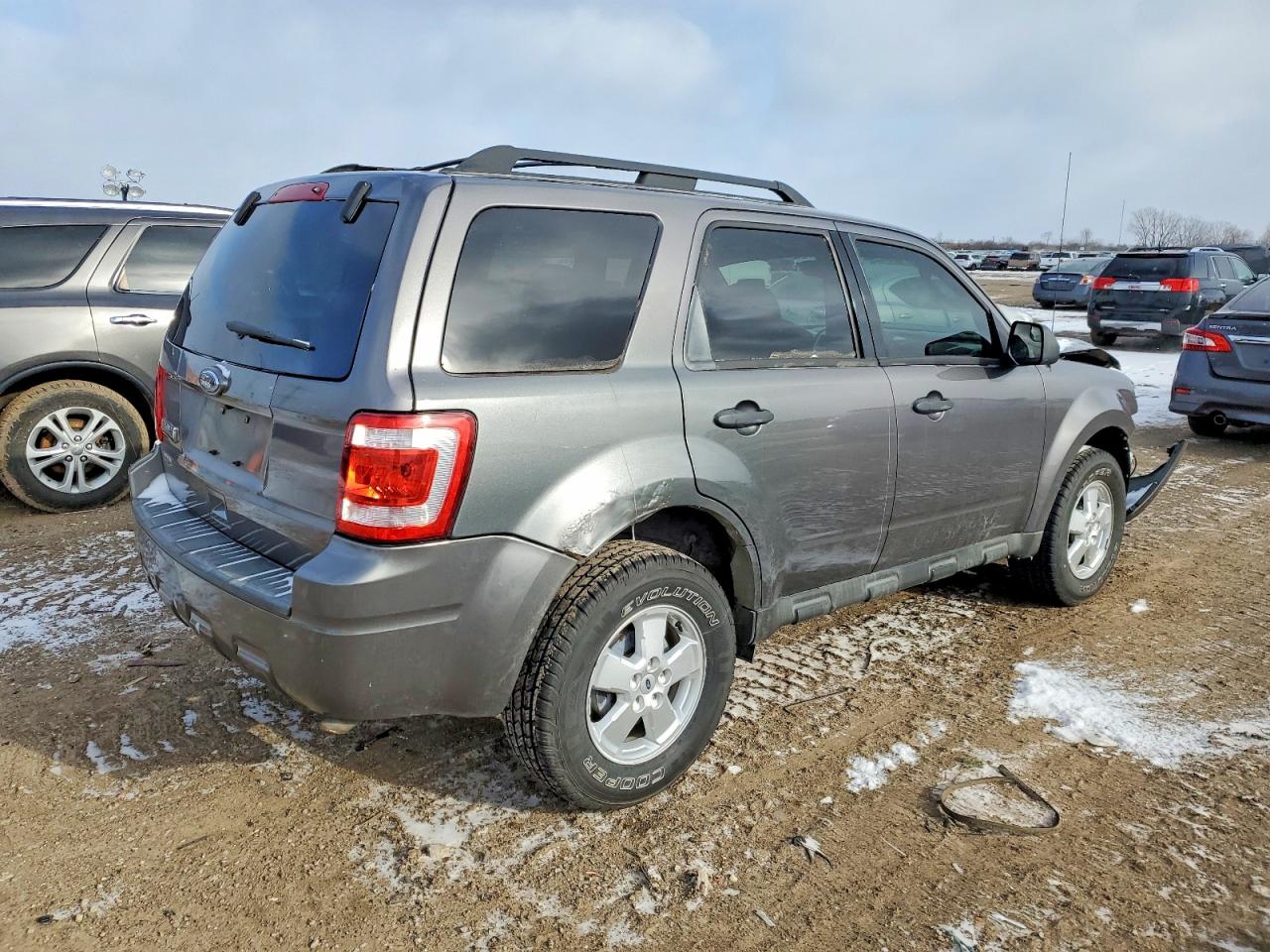 2010 FORD ESCAPE XLT photo 3