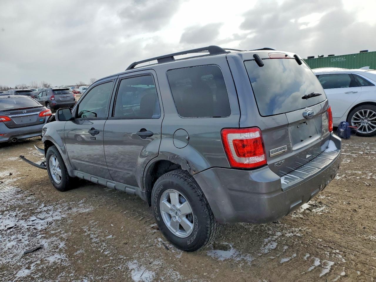 2010 FORD ESCAPE XLT photo 2