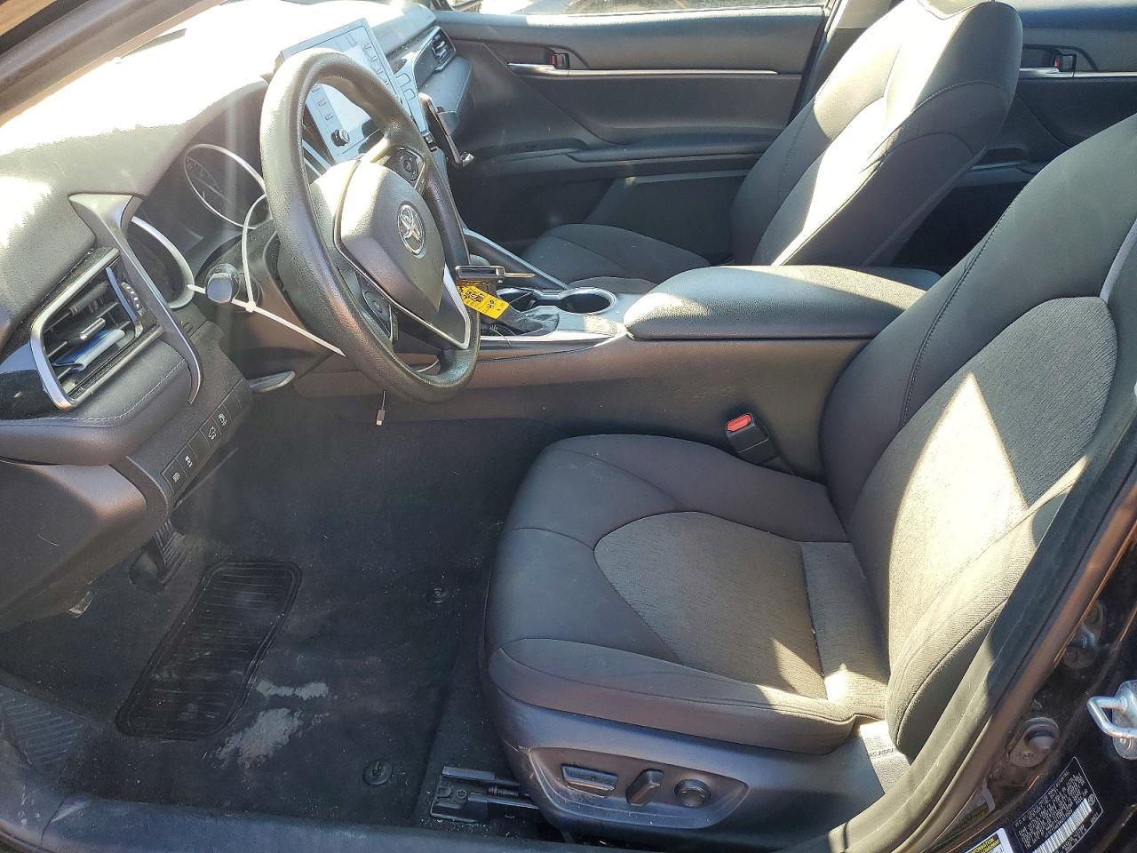 2021 TOYOTA CAMRY LE photo 7