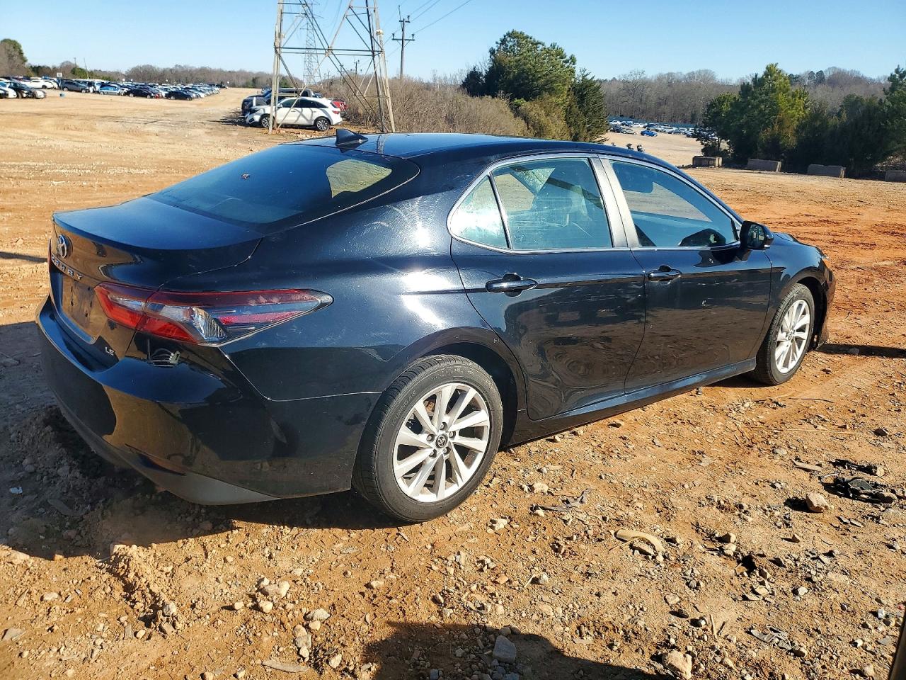 2021 TOYOTA CAMRY LE photo 3