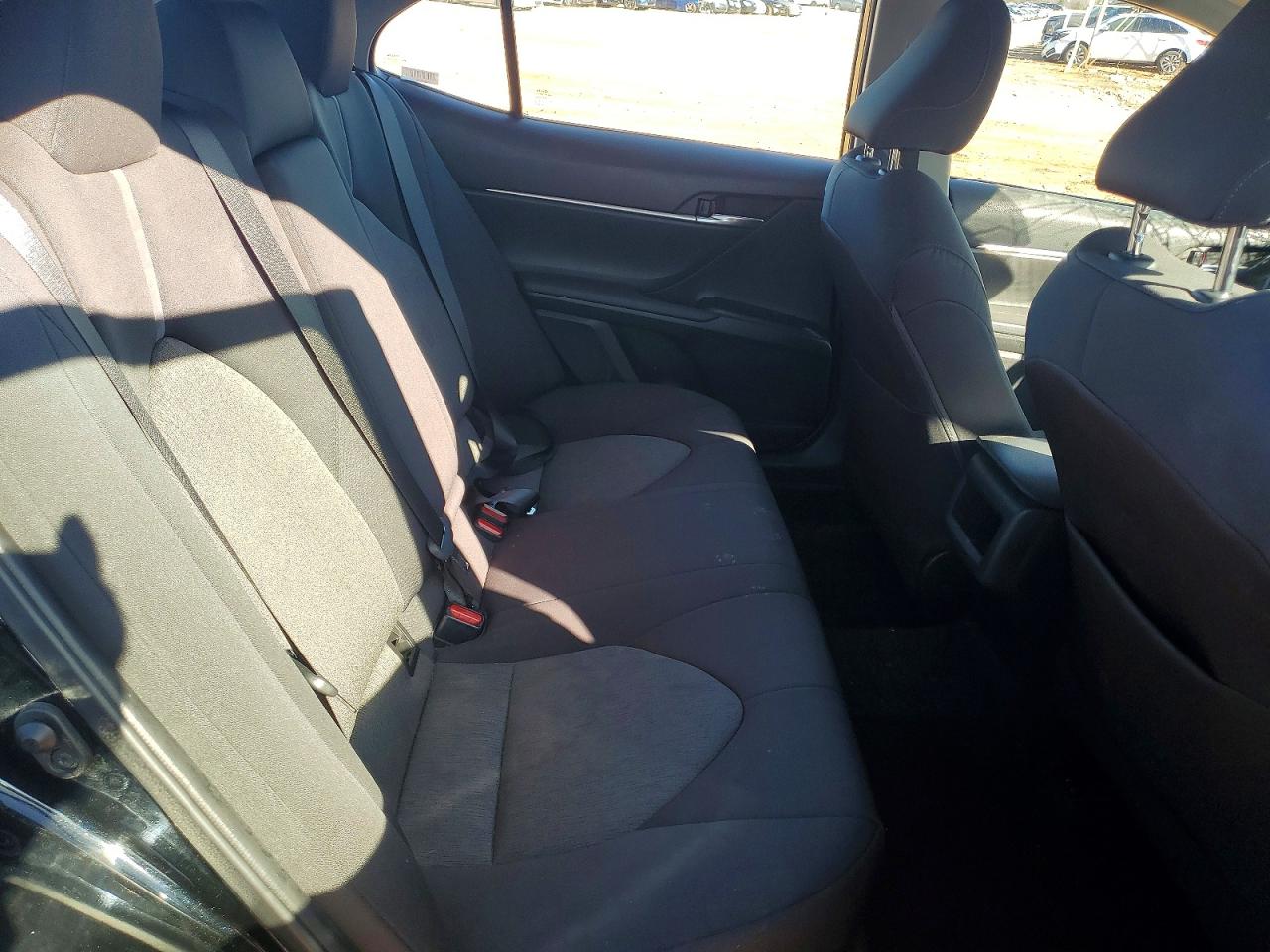 2021 TOYOTA CAMRY LE photo 10