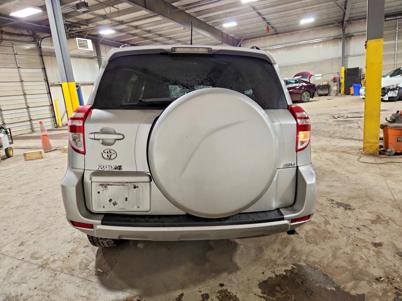2012 TOYOTA RAV4 photo 11
