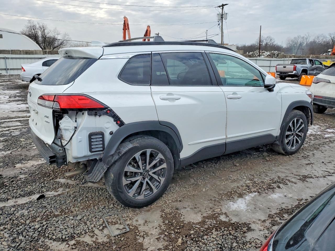 2022 TOYOTA COROLLA CROSS XLE photo 3