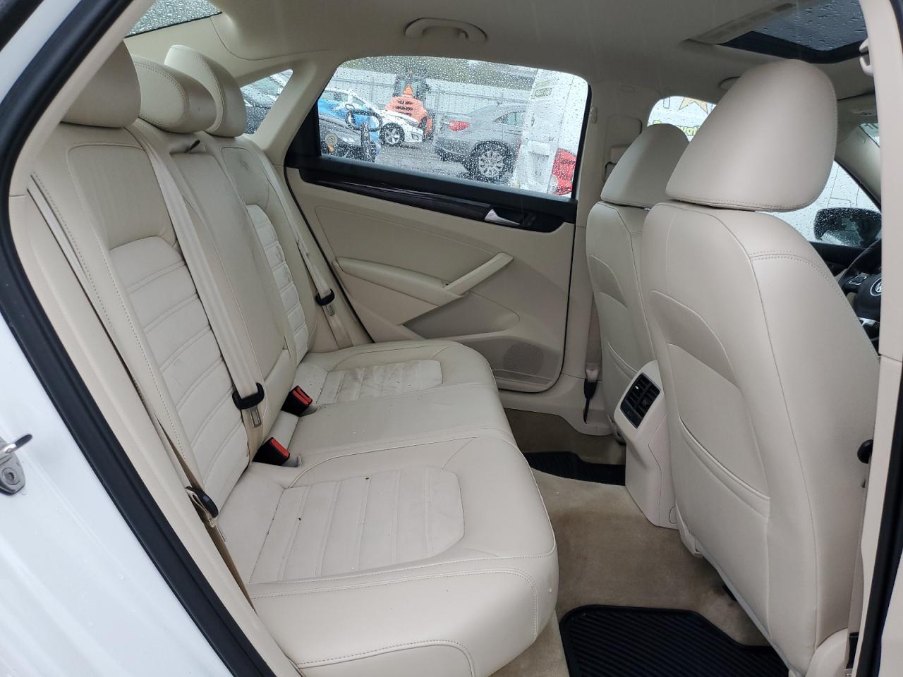 2015 VOLKSWAGEN PASSAT SEL photo 10