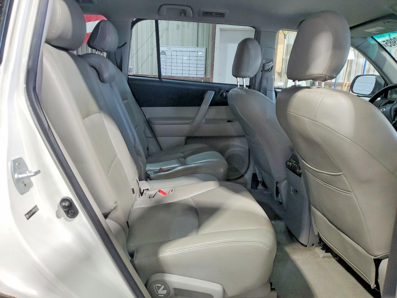 2009 TOYOTA HIGHLANDER photo 11