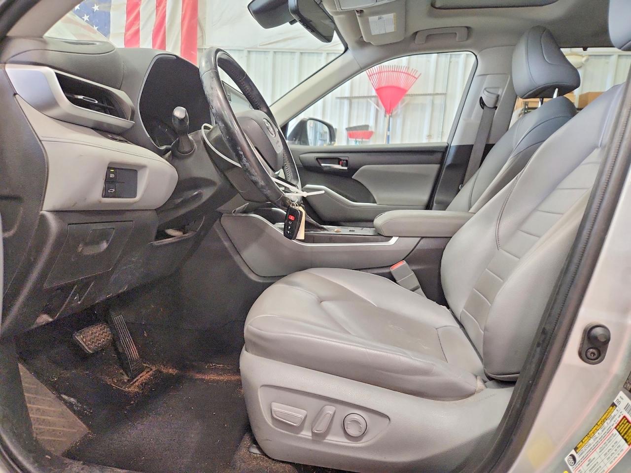2020 TOYOTA HIGHLANDER HYBRID XLE photo 7