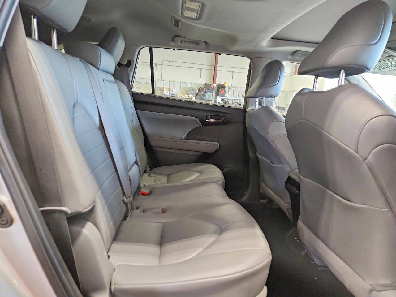 2020 TOYOTA HIGHLANDER HYBRID XLE photo 11