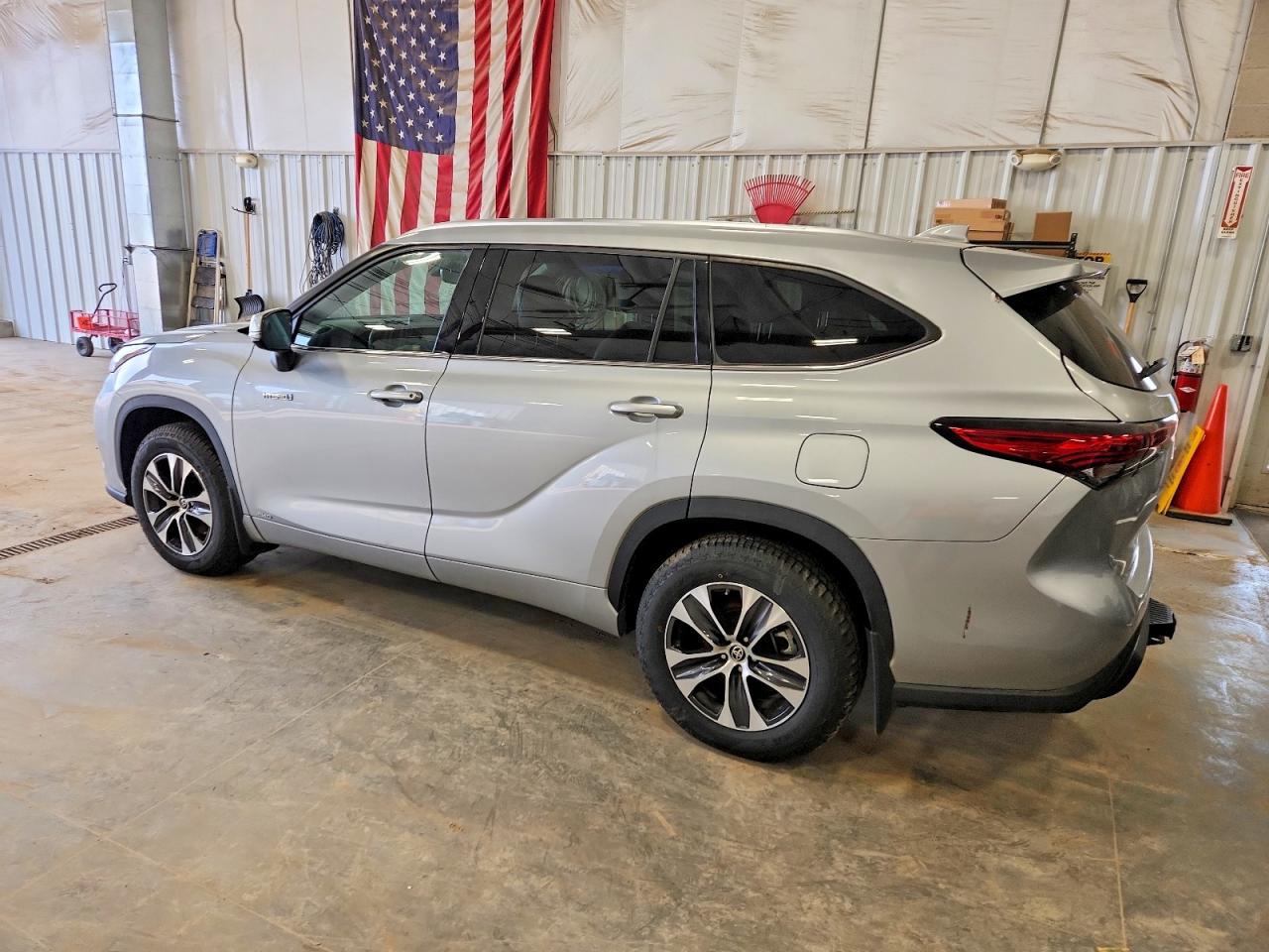 2020 TOYOTA HIGHLANDER HYBRID XLE photo 2