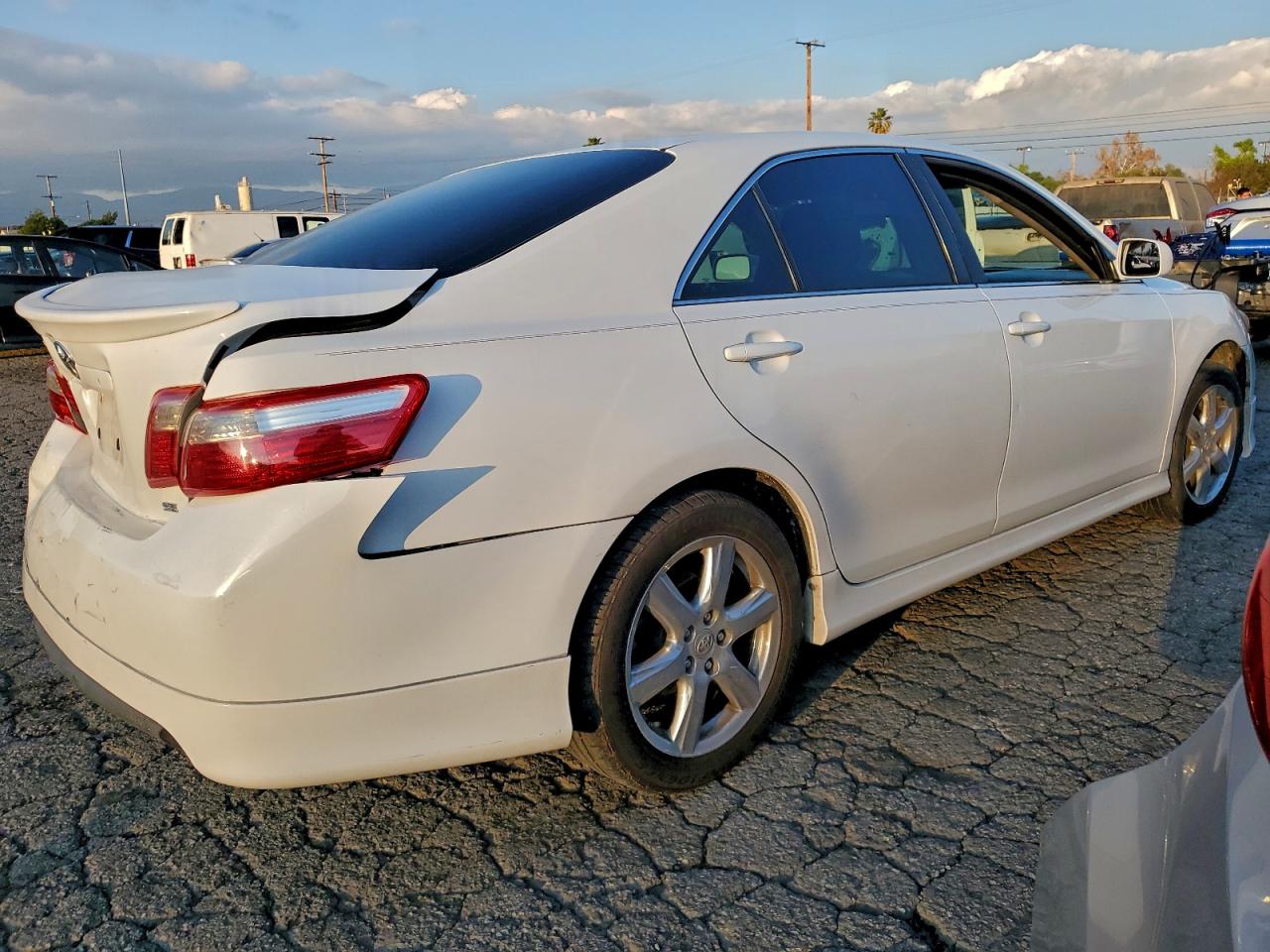 2009 TOYOTA CAMRY SE photo 3