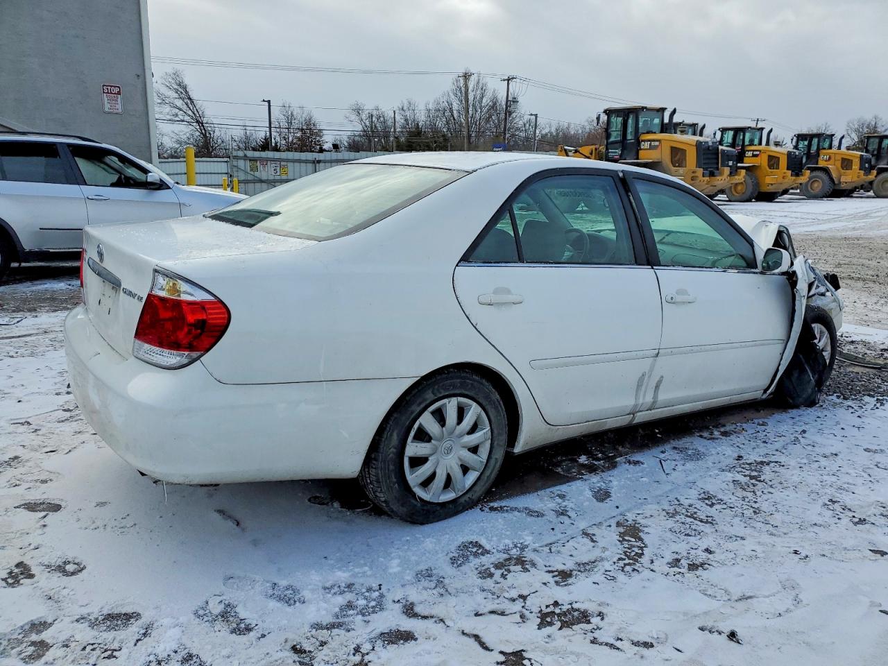 2006 TOYOTA CAMRY LE photo 3