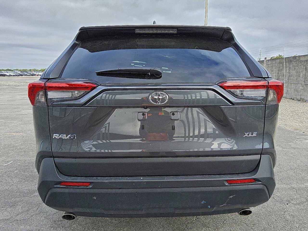 2025 TOYOTA RAV4 XLE photo 6