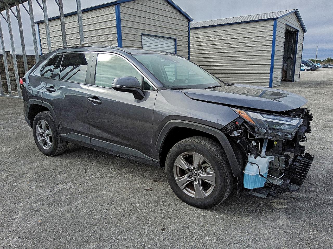 2025 TOYOTA RAV4 XLE photo 4