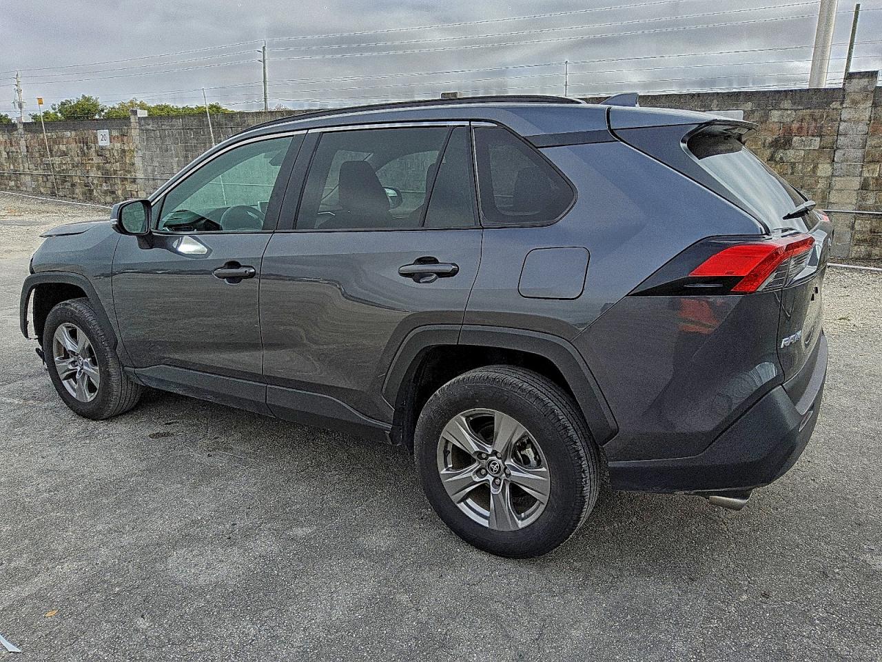 2025 TOYOTA RAV4 XLE photo 2
