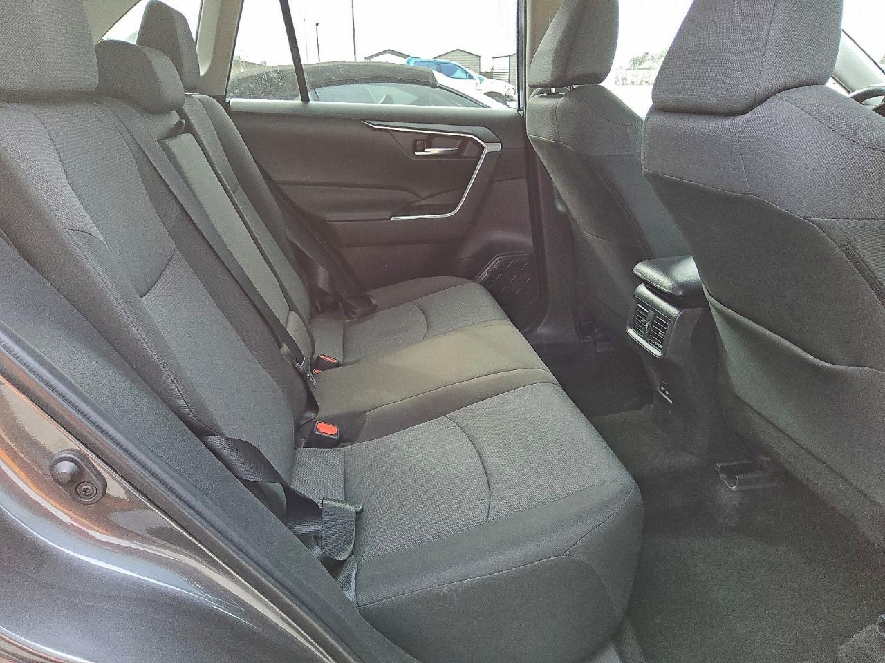2025 TOYOTA RAV4 XLE photo 10