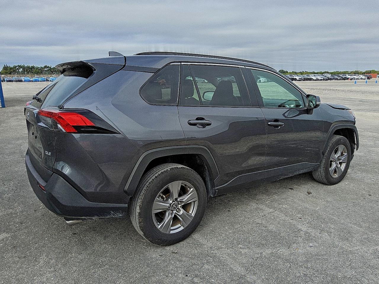 2025 TOYOTA RAV4 XLE photo 3