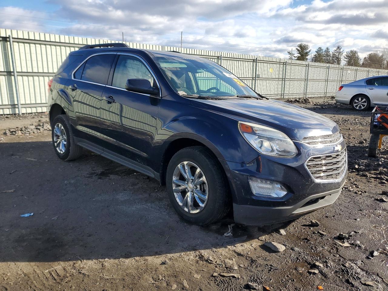 2017 CHEVROLET EQUINOX LT photo 4
