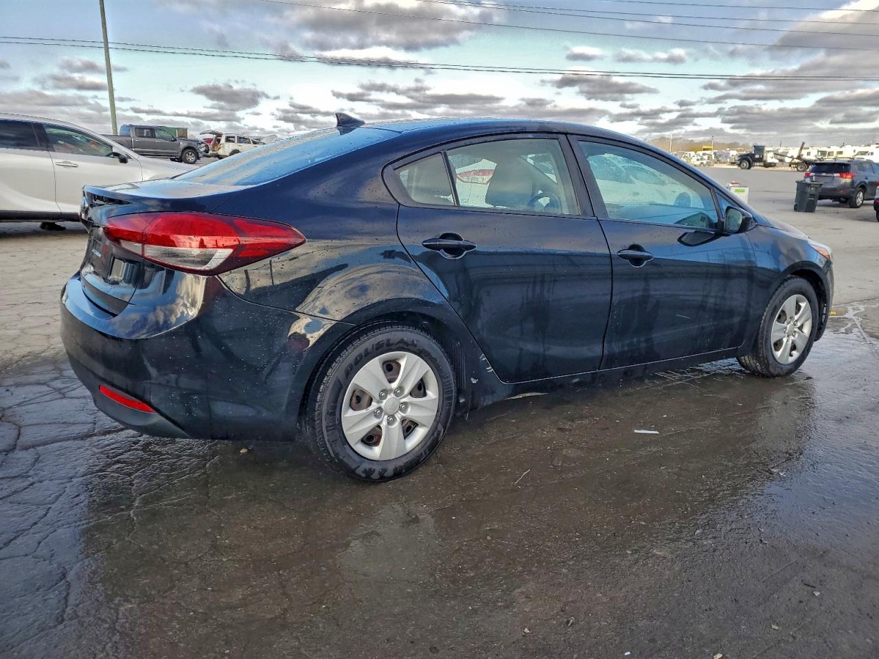 2017 KIA FORTE LX photo 3