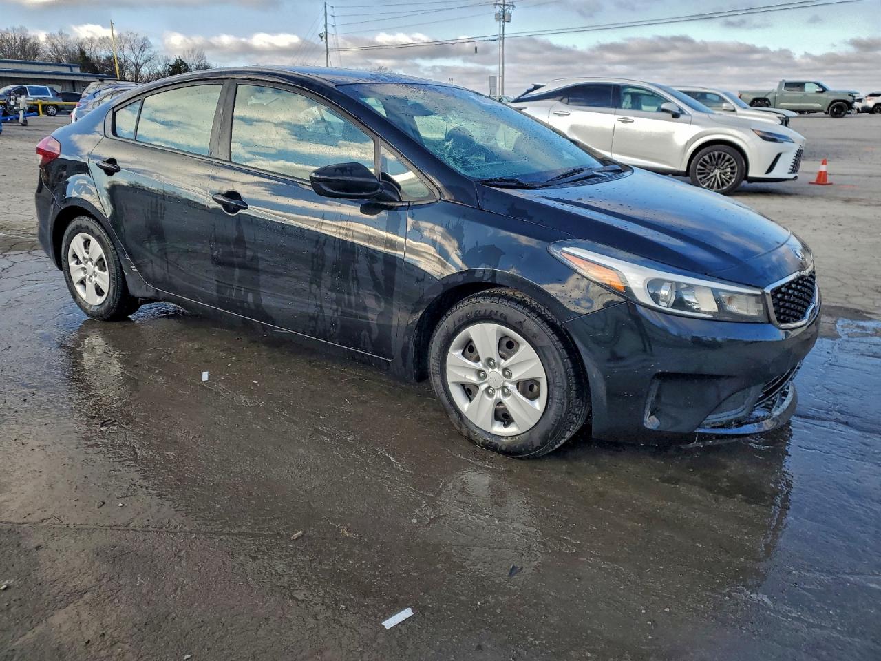 2017 KIA FORTE LX photo 4
