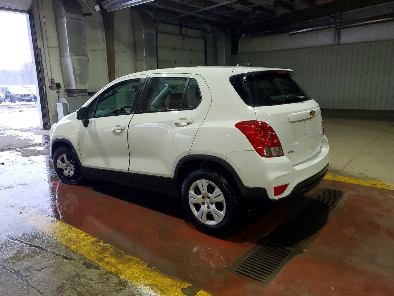 2018 CHEVROLET TRAX LS photo 2