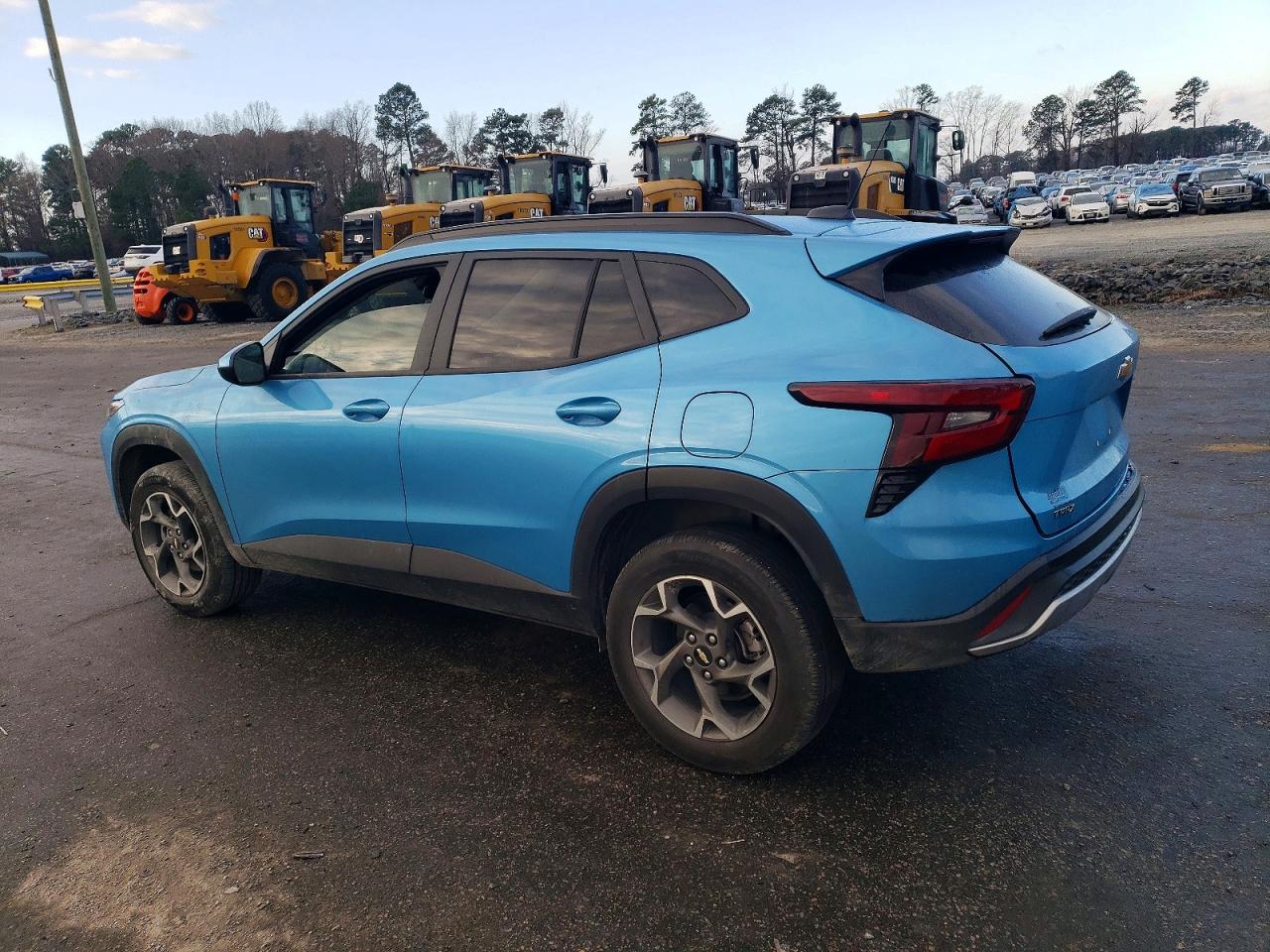 2025 CHEVROLET TRAX 1LT photo 2