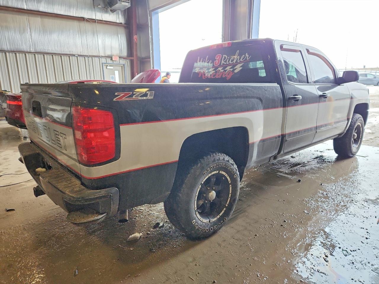 2017 CHEVROLET SILVERADO K1500 LT photo 3
