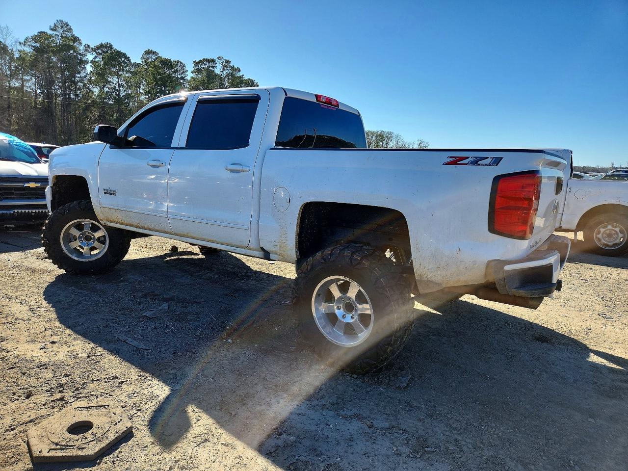 2018 CHEVROLET SILVERADO K1500 LT photo 2