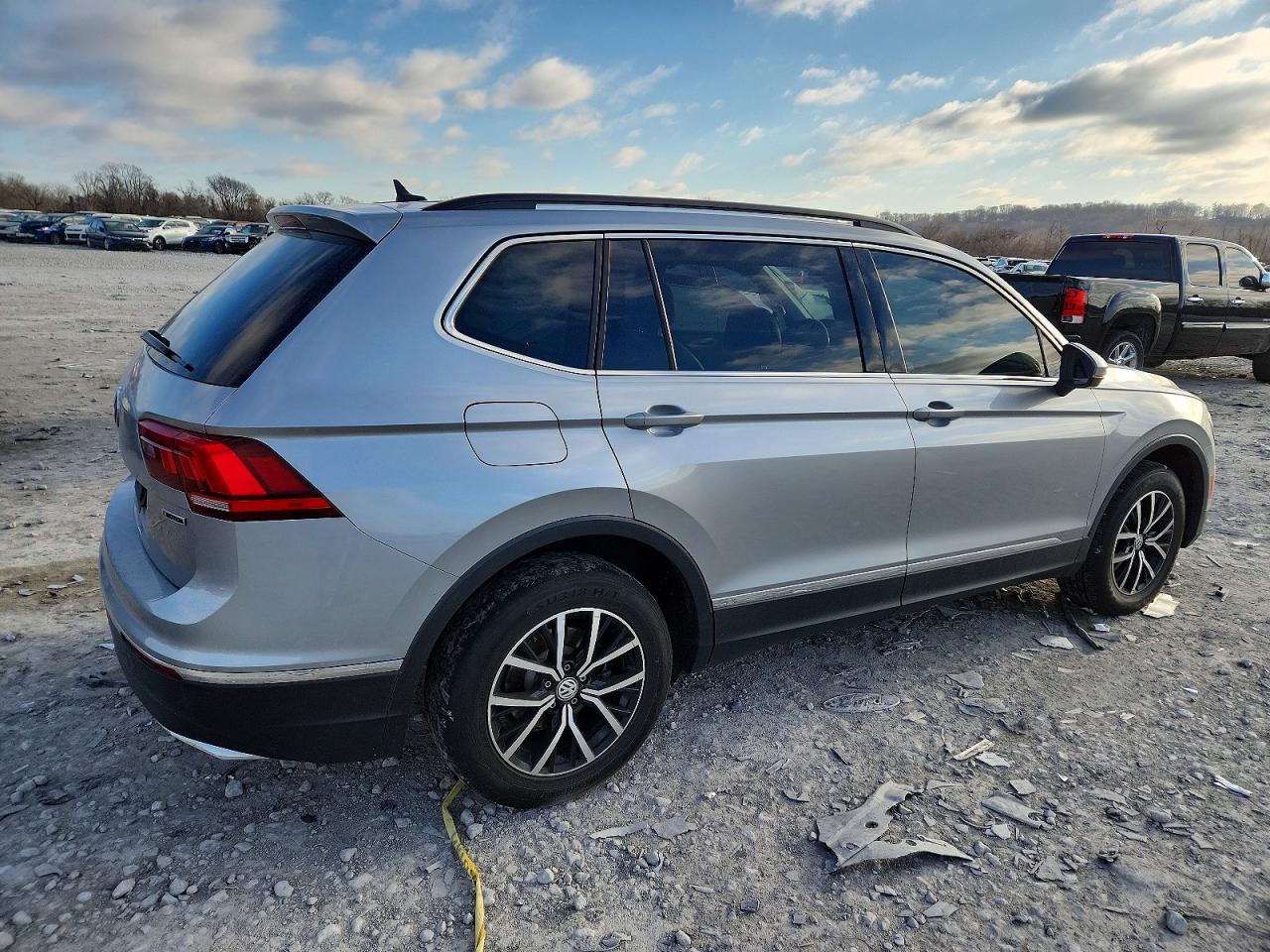 2021 VOLKSWAGEN TIGUAN SE photo 5