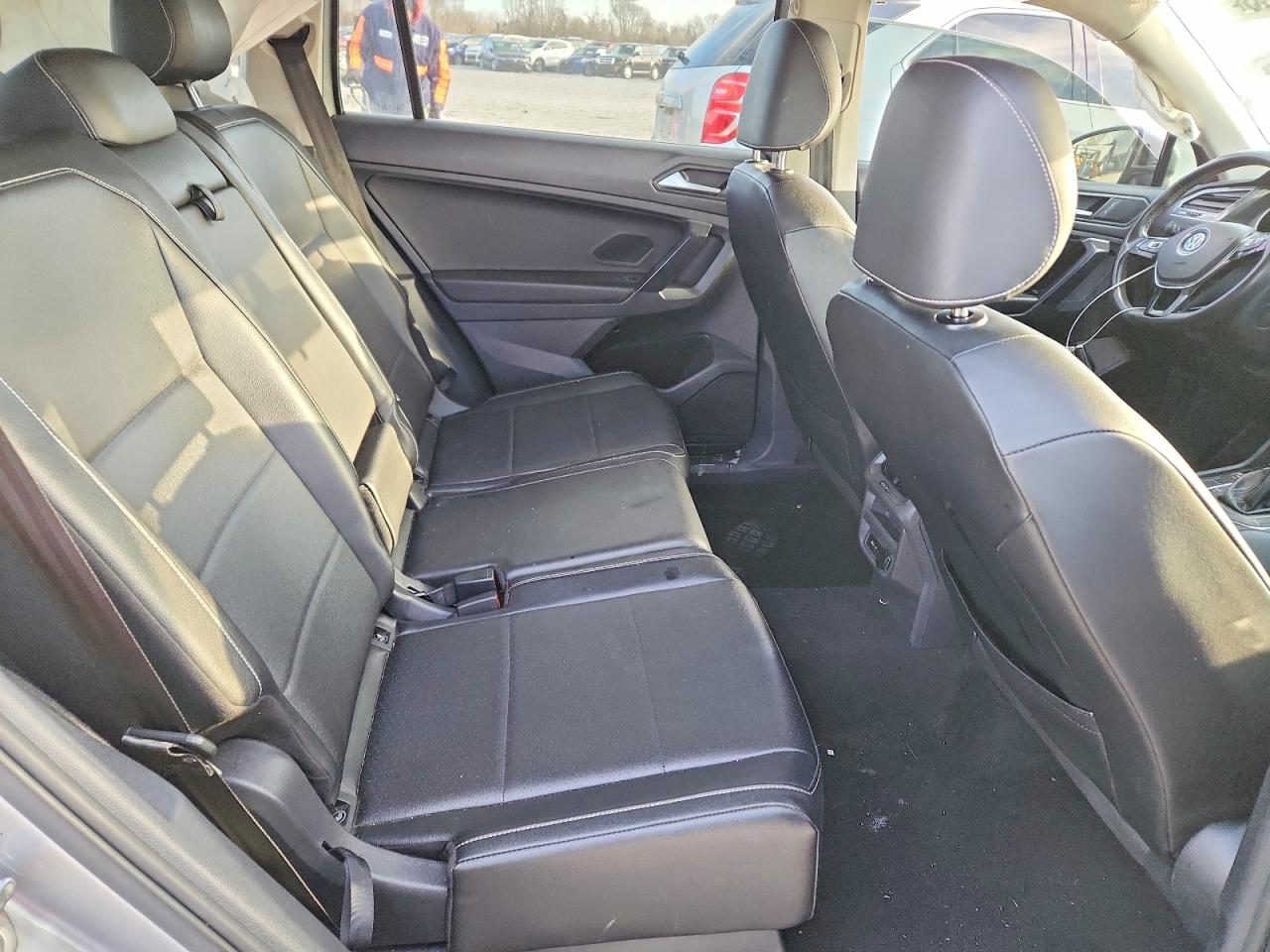 2021 VOLKSWAGEN TIGUAN SE photo 21