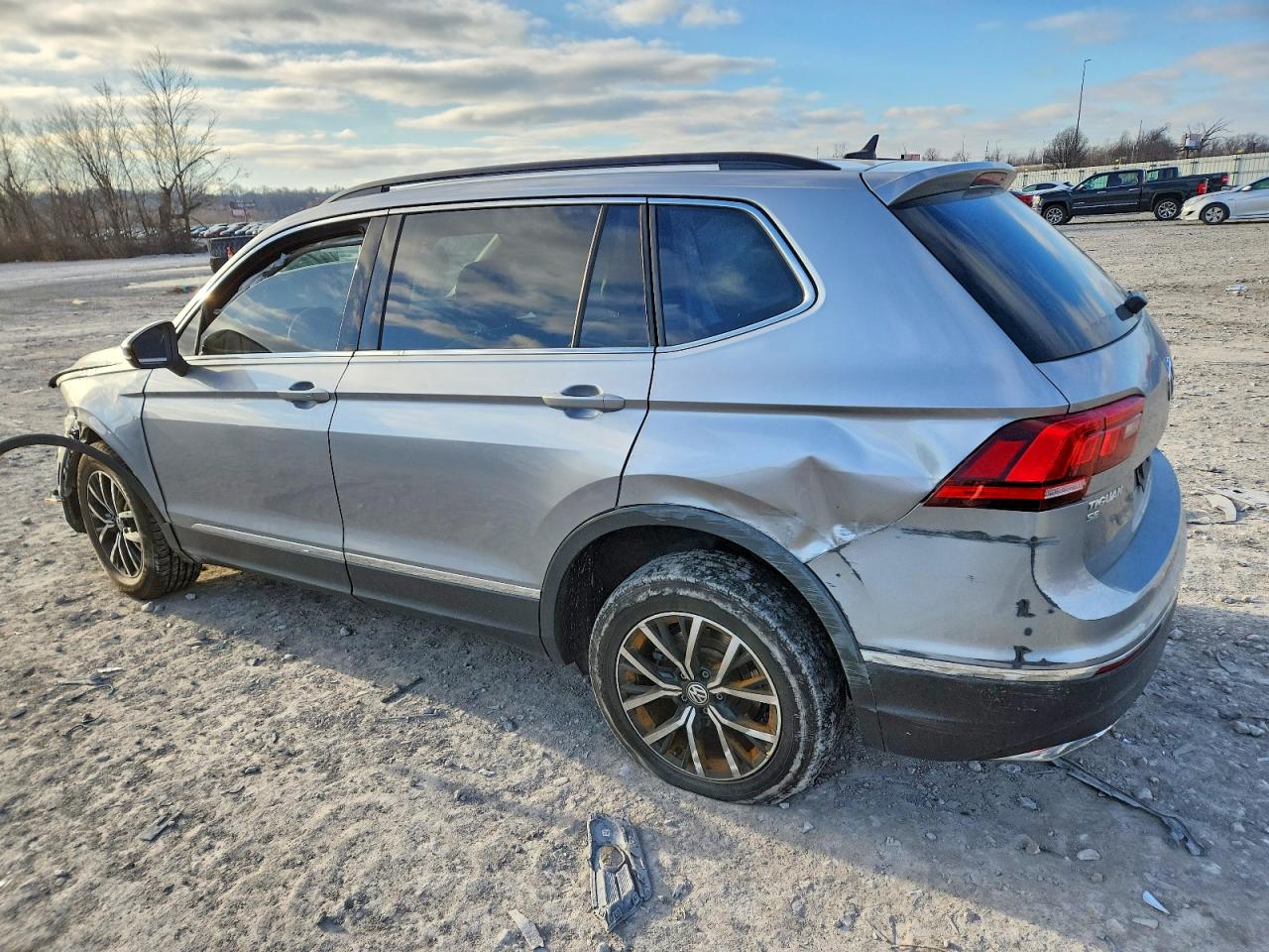 2021 VOLKSWAGEN TIGUAN SE photo 3