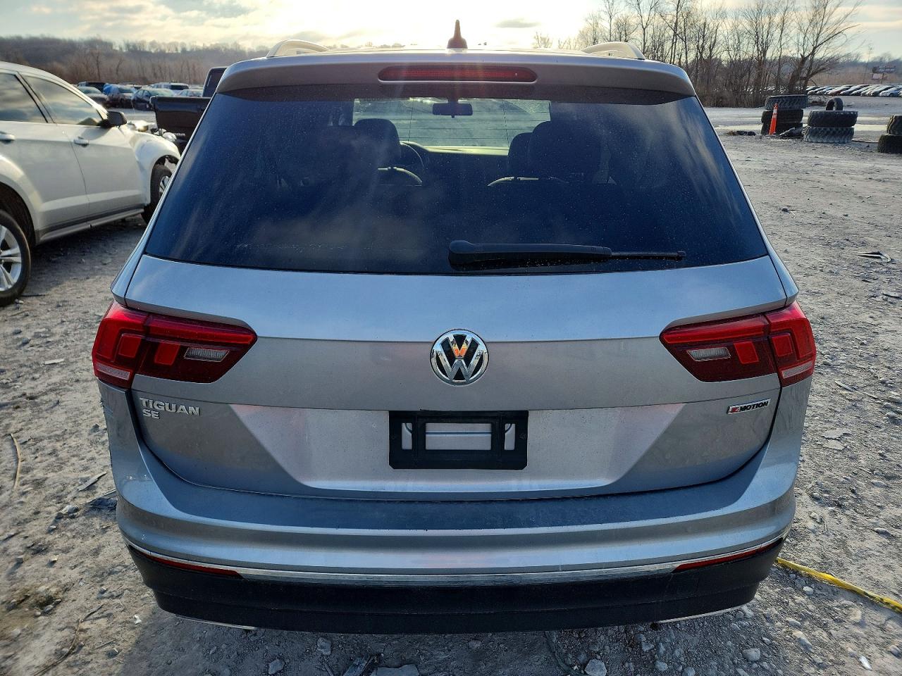 2021 VOLKSWAGEN TIGUAN SE photo 11