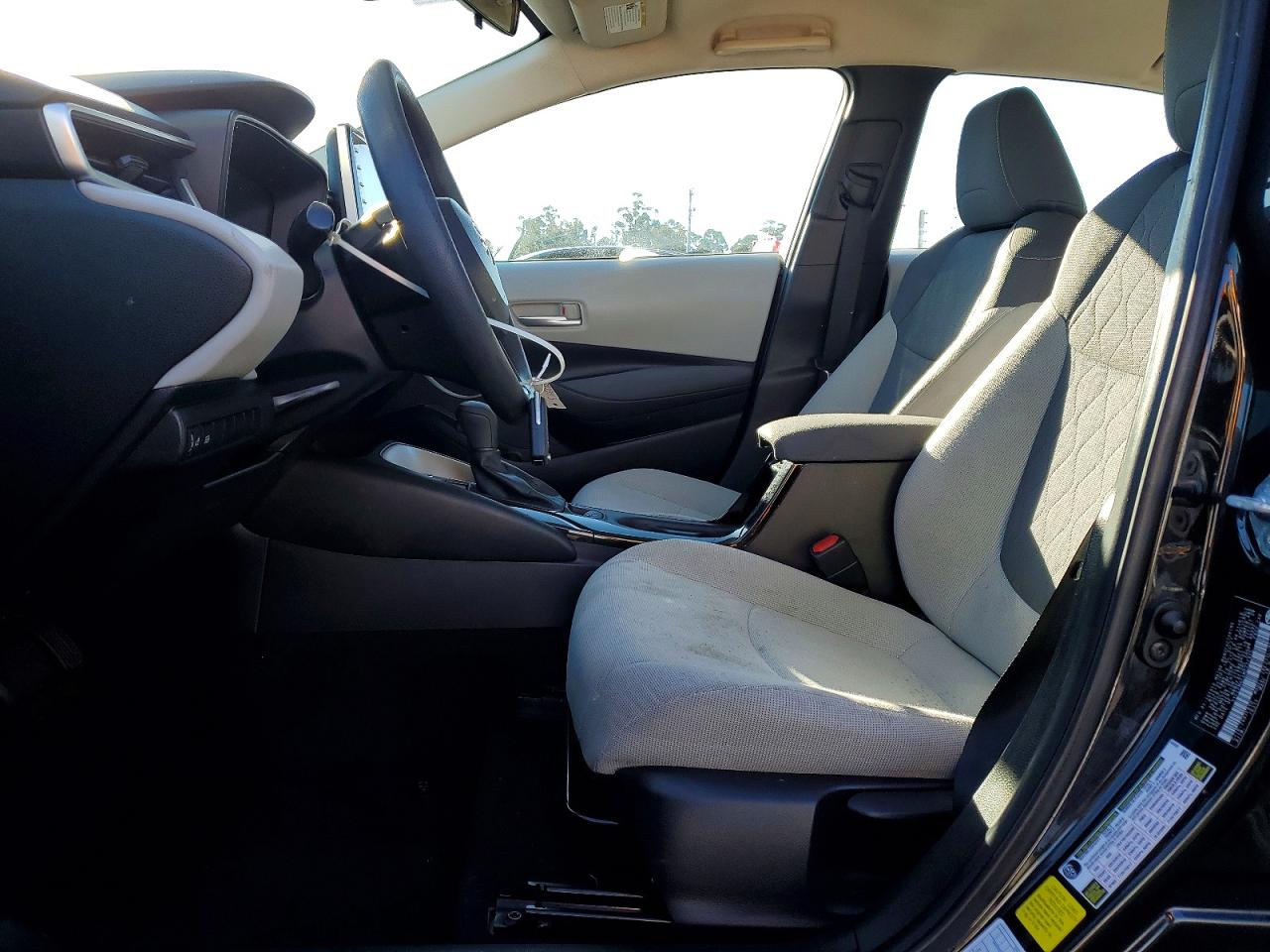 2021 TOYOTA COROLLA LE photo 13