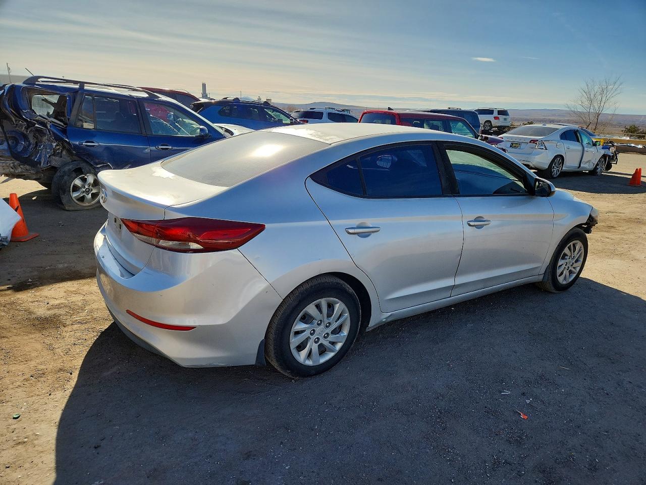 2018 HYUNDAI ELANTRA SE photo 9