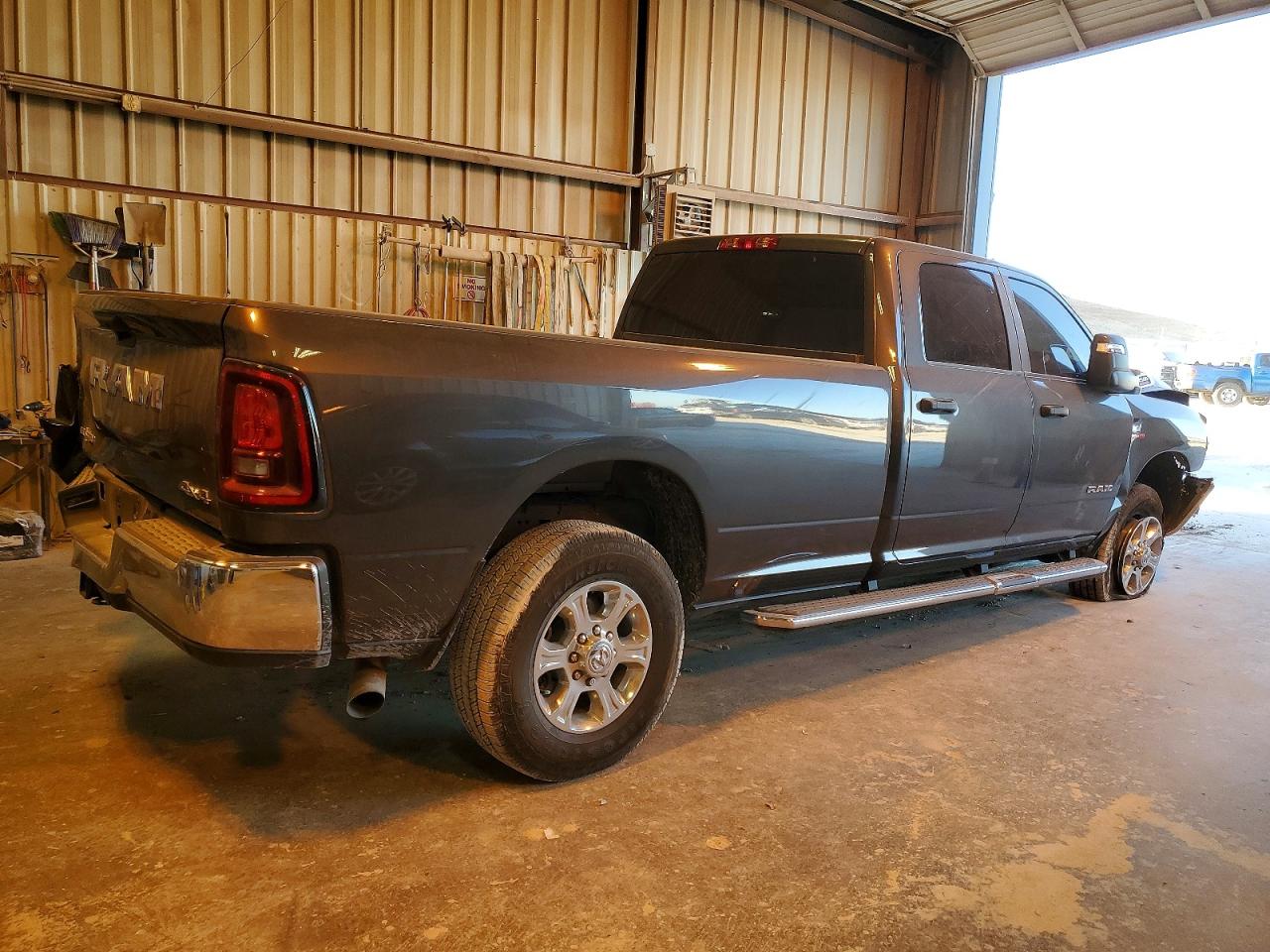 2025 RAM 2500 BIG HORN photo 3