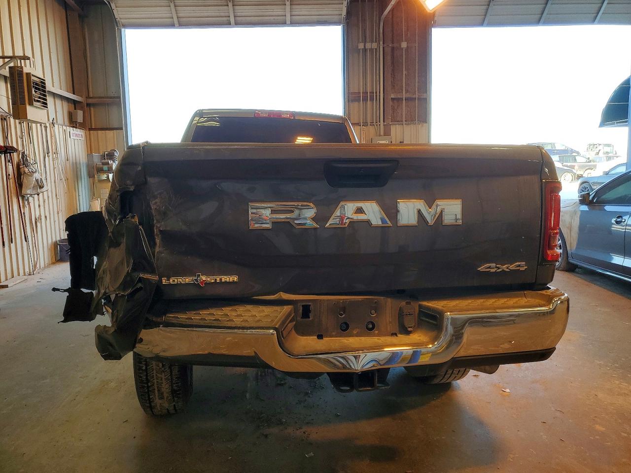 2025 RAM 2500 BIG HORN photo 6